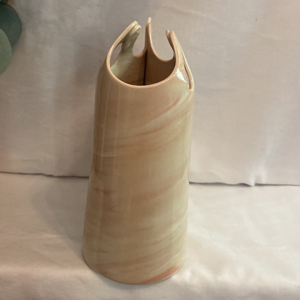 Carolyn Leung pottery pink white marble 7x7 (approx) flower vase/sculpture - Picture 6 of 16
